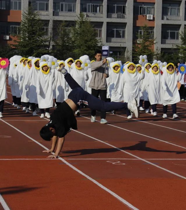 c173349f94b34da1afa6a5436eece37d.jpg c173349f94b34da1afa6a5436eece37d.jpg