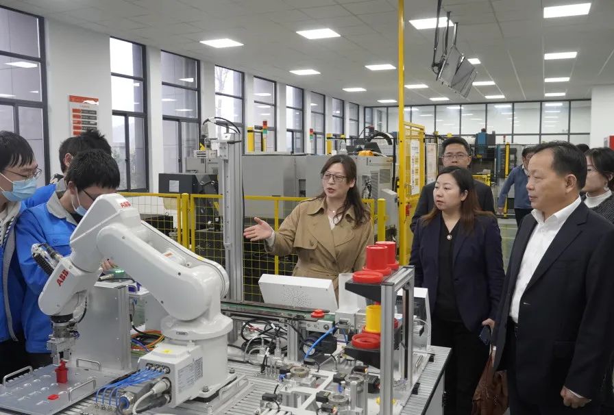 55ebf79b6bbc435fa17fe654f815d13e.jpg 55ebf79b6bbc435fa17fe654f815d13e.jpg