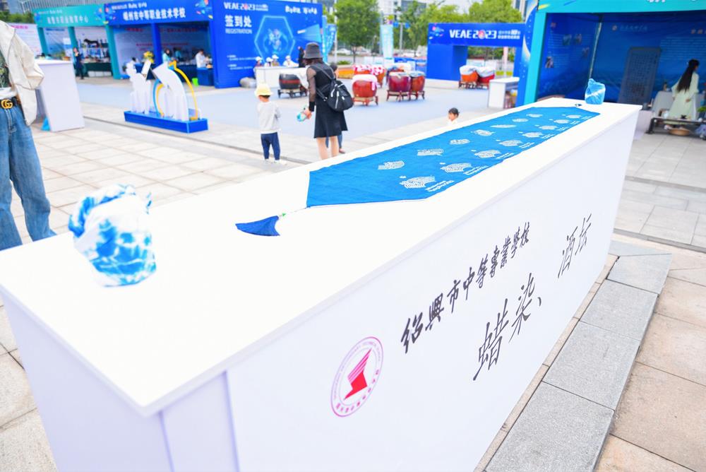 70b2cc09df0145f0b84b04e5ec420f3b.jpg 70b2cc09df0145f0b84b04e5ec420f3b.jpg