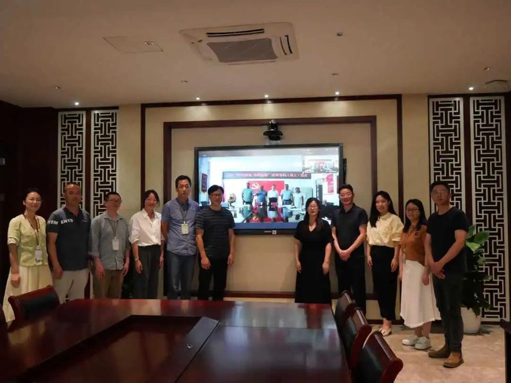 d9948155596e4eccaebd6f8f7c2c5f15.jpg d9948155596e4eccaebd6f8f7c2c5f15.jpg