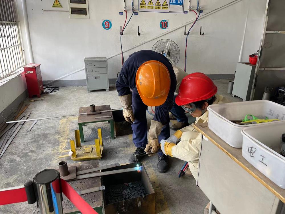 ca872d560de04283871589004c54a43d.jpg ca872d560de04283871589004c54a43d.jpg