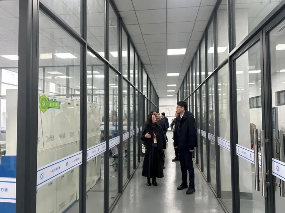 3a695c2ff1d14450a1f347ced7a941f2.jpg 3a695c2ff1d14450a1f347ced7a941f2.jpg