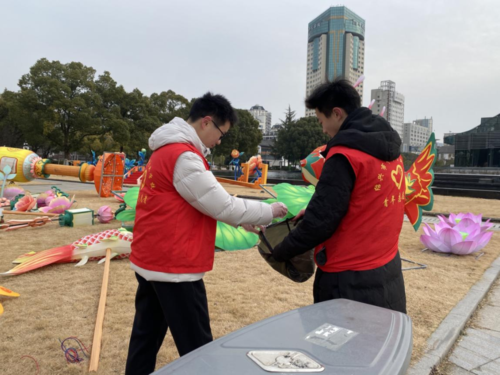 1c677636d76045d8bb300b8c78869edd.png 1c677636d76045d8bb300b8c78869edd.png