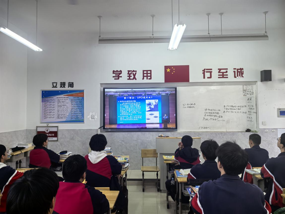 8cbc4e50bf374c8181cee69132d5562a.png 8cbc4e50bf374c8181cee69132d5562a.png