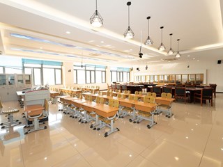 崇学楼430营销与商务多功能实训室